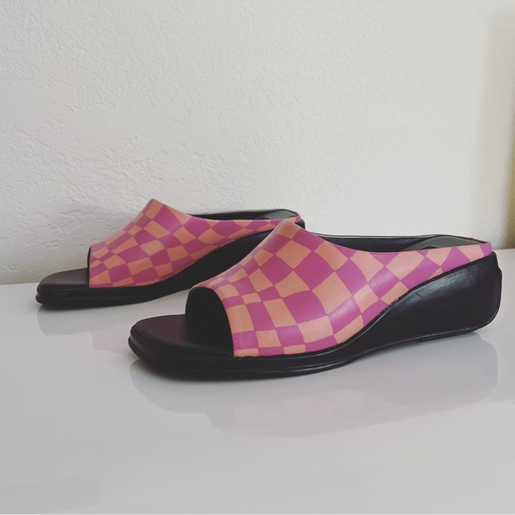 Vintage Shoes - SALE🌸 Handpainted vintage platform sandals in wavy check